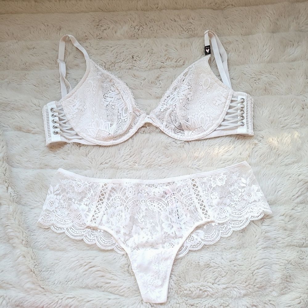 🍒NWT🍒 VS VERY SEXY UNLINED PLUNGE BRA + DA PANTY SET